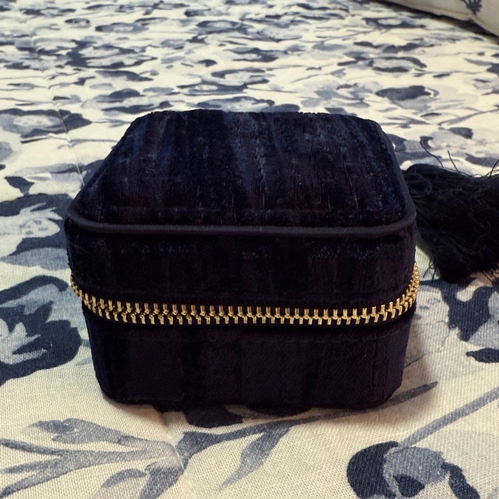 Sezane Navy Small Jewelry Box New - Picture 2 of 5
